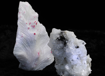 レッドスピネル(左)アポフィライト(右)